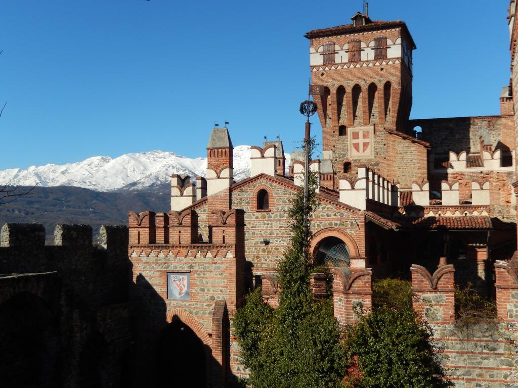 Castello Di Pavone Hotel Pavone Canavese Eksteriør billede