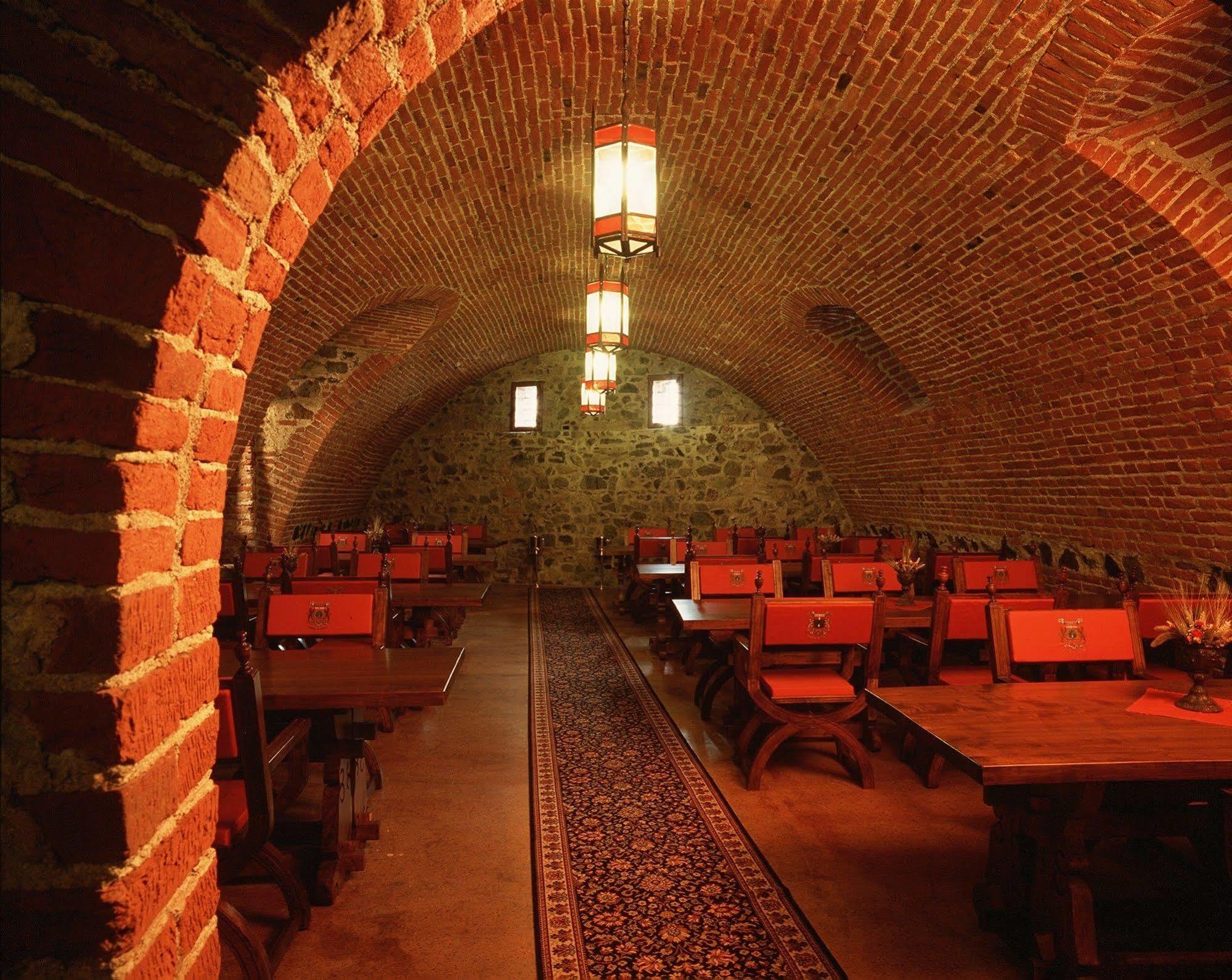 Castello Di Pavone Hotel Pavone Canavese Eksteriør billede