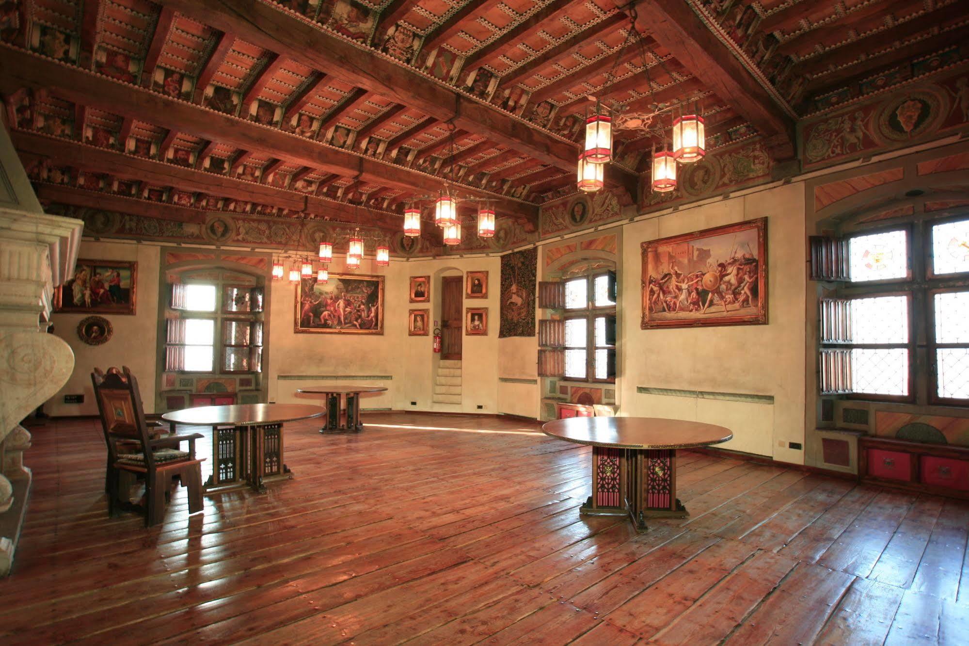 Castello Di Pavone Hotel Pavone Canavese Eksteriør billede
